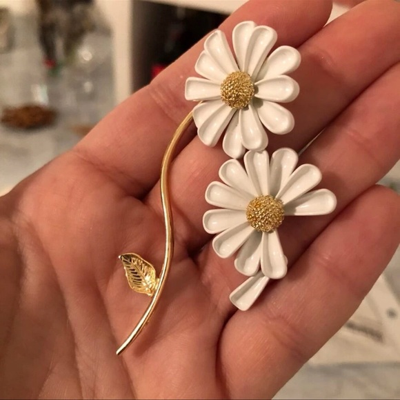 Daisy Bloom Mismatched Drop Stud Earrings - Picture 8 of 16